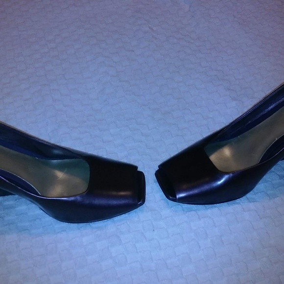 Nine West Wedge Leather Peep Toes, sz 8 - Picture 8 of 8